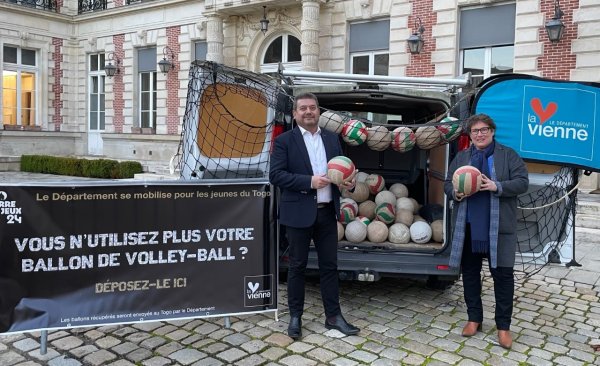 La Vienne collecte des ballons de volley-ball pour le Togo La Vienne collecte des ballons de volley-ball pour le Togo