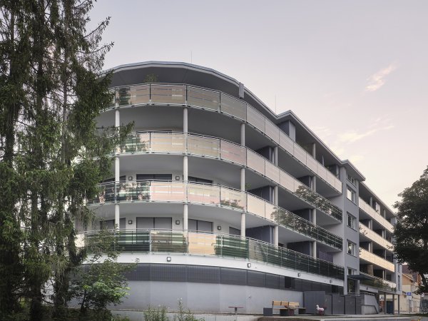Générer de l’énergie solaire grâce à des façades en verre